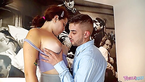 Big ass blonde gets anal filled up on a huge dildo