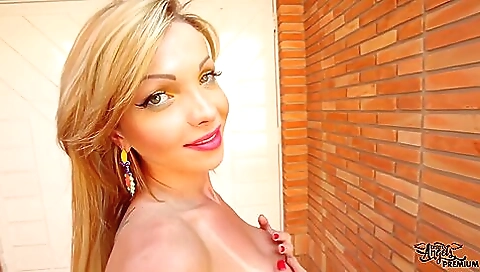 Horny slut with a huge titties gets fucked in the car