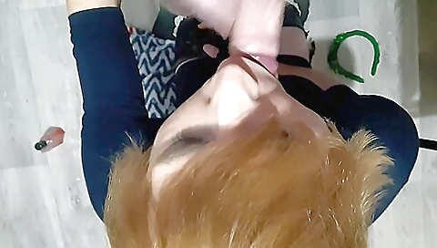 Amateur babe gets fucked in the morning and deep throat