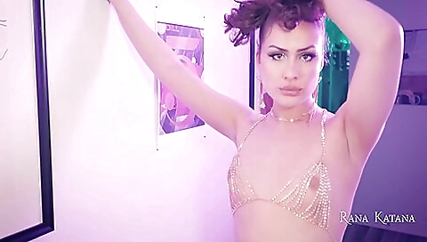 Brunette anal babe with a nice body is getting her pussy filled